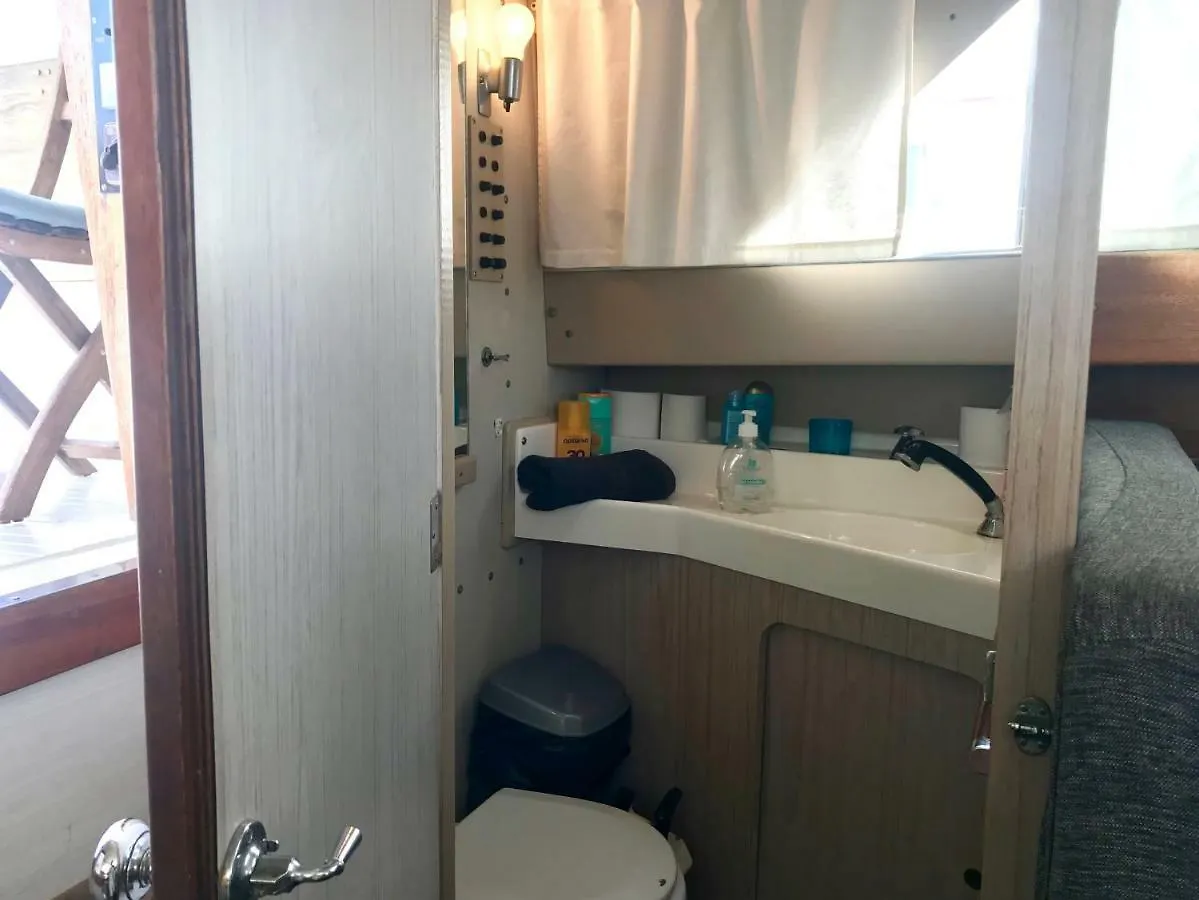 Boat Yacht Barcelona 호텔 산트 아드리아 데 베소스